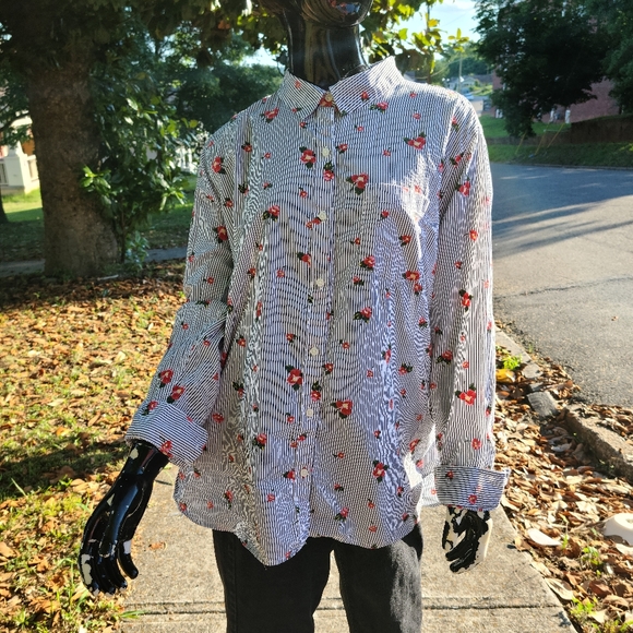 Old Navy Flower Stripe Classic Button Up - Picture 2 of 10